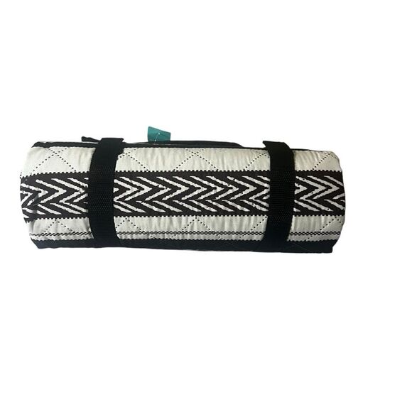 NWT Carry-N-Go Quilted Stadium Blanket - Picture 7 of 10